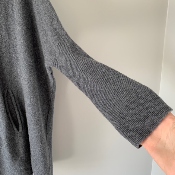 Garnet Hill Oversized Wool Cashmere Turtleneck Sweater - Picture 4 of 8